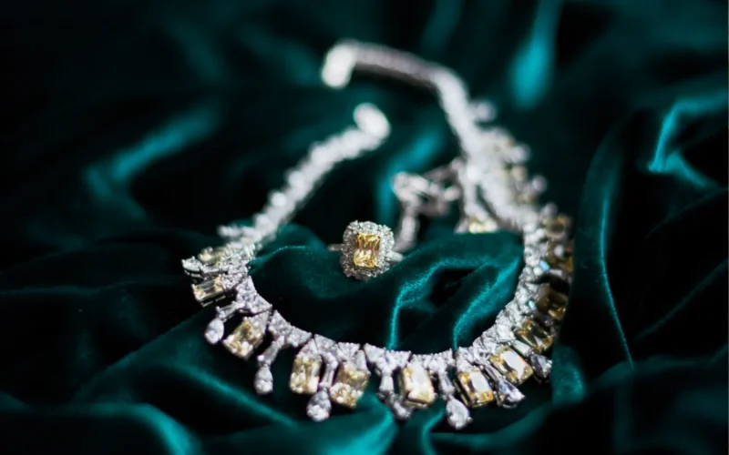 "Client asking questions to a custom jewelry designer."